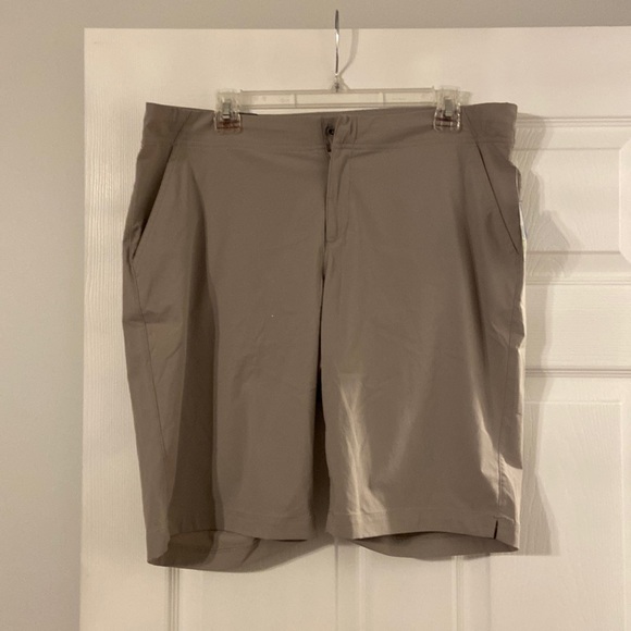 Columbia Pants - Columbia Women’s Shorts size 14 brand new with tags color gray